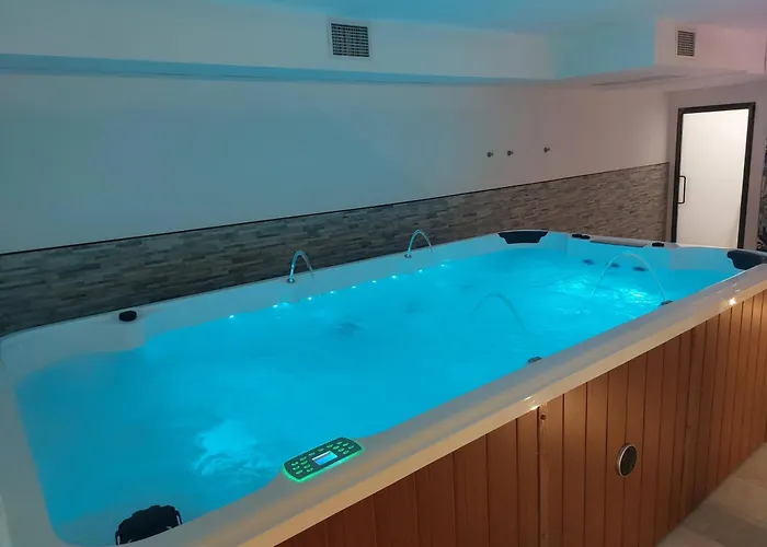 Aurora Wellness & 4*