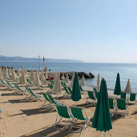 Aurora Wellness & Αλμπένγκα