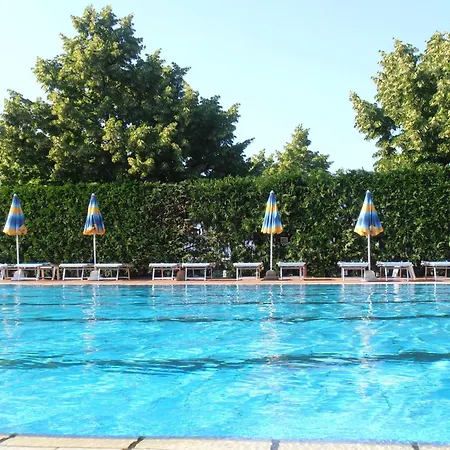 Aurora Wellness & 4*