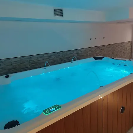 Aurora Wellness & 4*