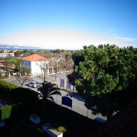 Ξενοδοχείο με διαμερίσματα Aurora Wellness & 4*