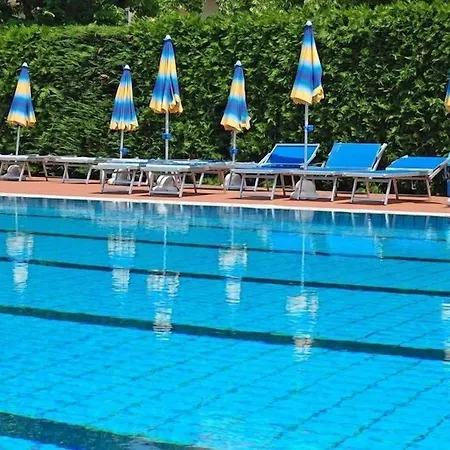 Apartmanhotel Aurora Wellness & 4*
