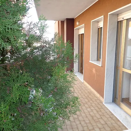Ξενοδοχείο με διαμερίσματα Aurora Wellness &